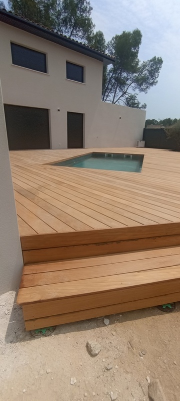 Terrasse en bois exotique à Saint Clement de rivière / Après