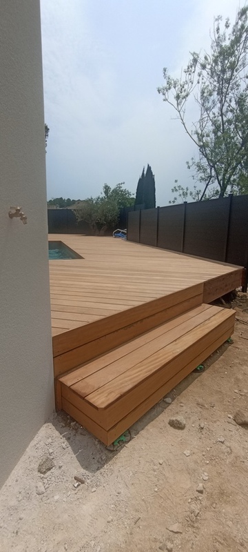 Terrasse en bois exotique à Saint Clement de rivière / Après