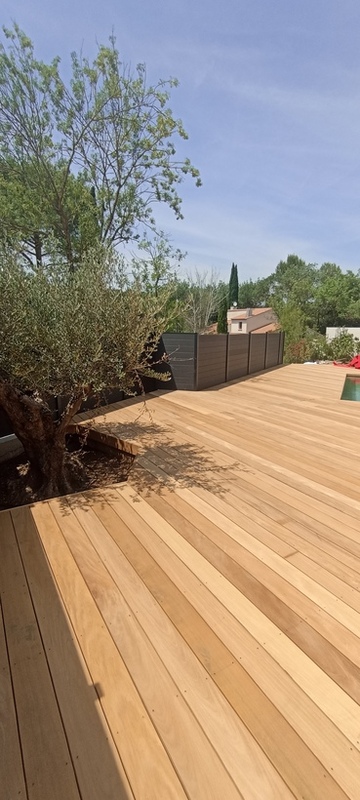 Terrasse en bois exotique à Saint Clement de rivière / Après