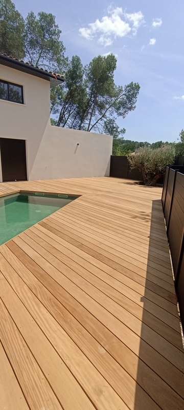 Terrasse en bois exotique à Saint Clement de rivière / Après